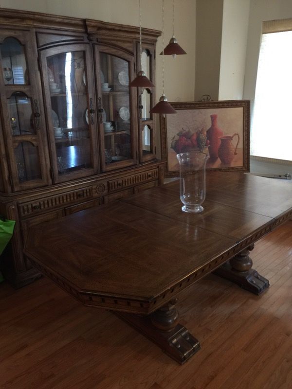 Mid century High End Bernhardt HIBRITEN dining room set with China cabinet and buffet