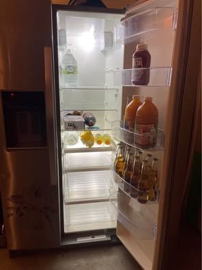 Refrigerator 