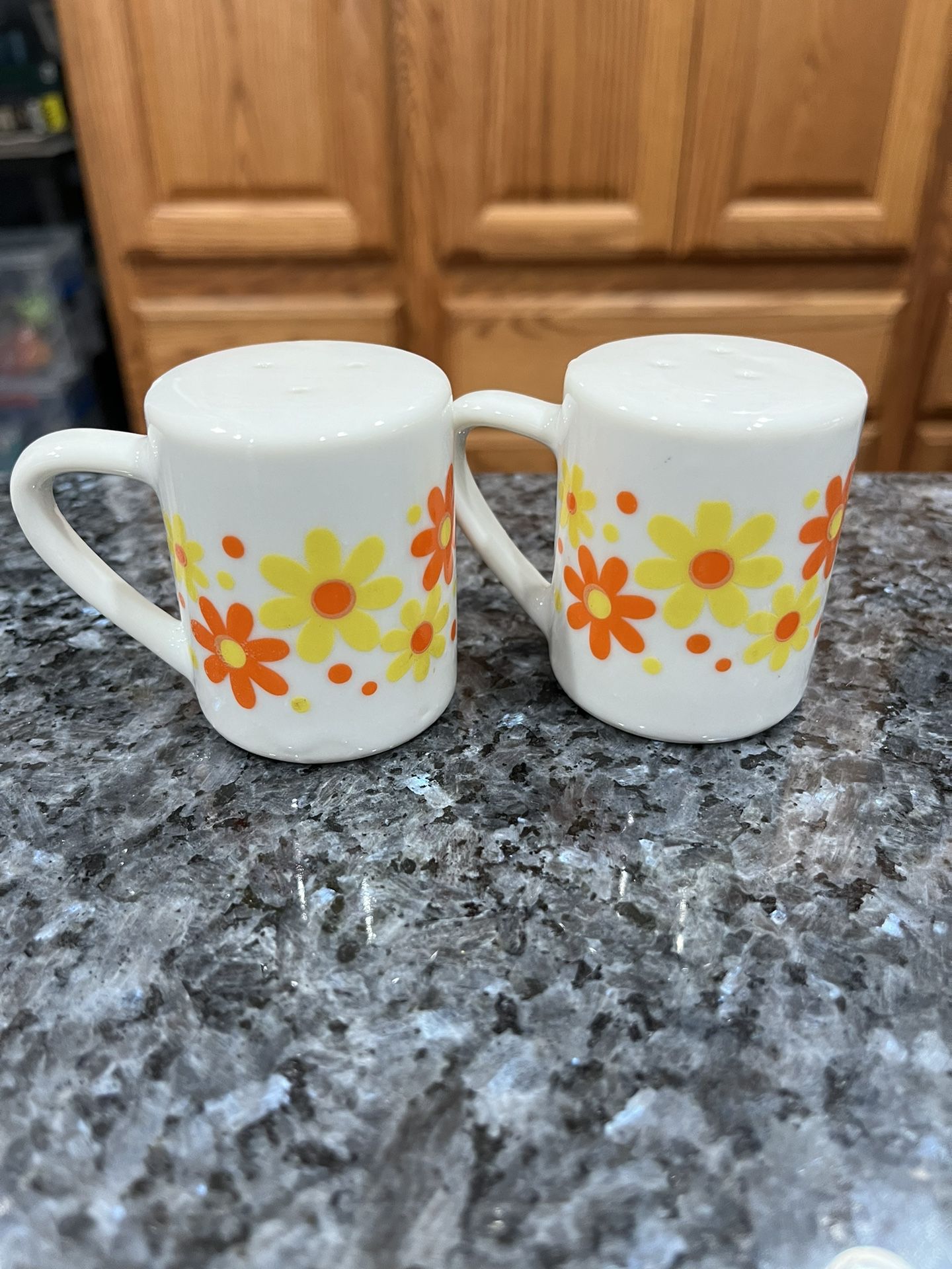 Vintage Japan Takahashi Salt and Pepper Shakers Orange & Yellow Flower Daisy.  Preowned Never Used 