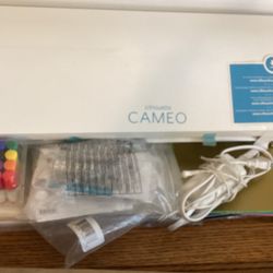 Silhouette CAMEO 3 Beginners Bundle, White