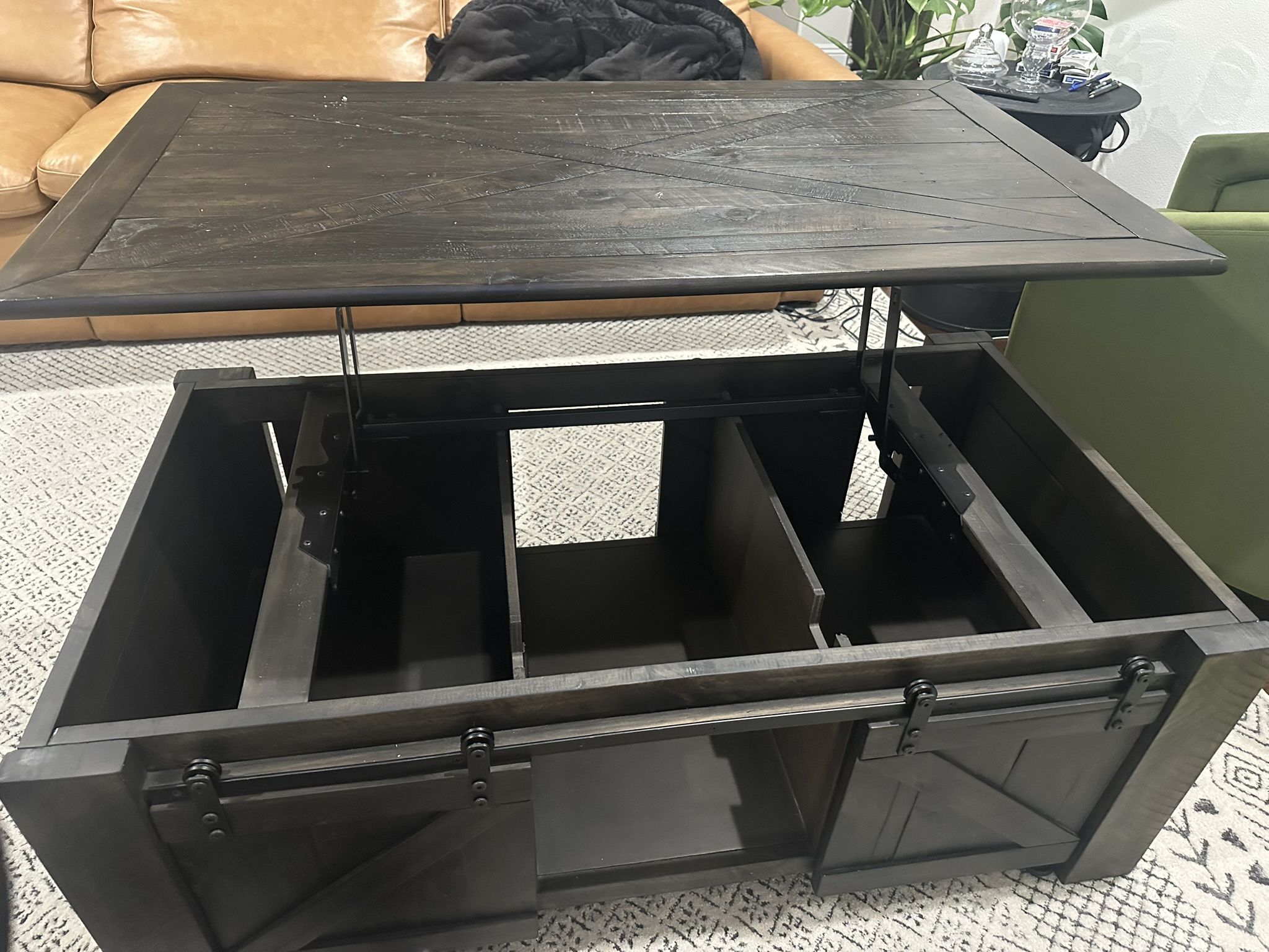 Coffee Table - Missing Back Wheels