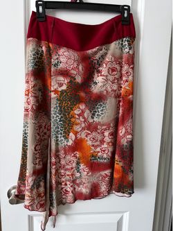Women’s skirt with slit