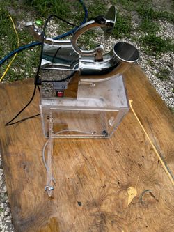 Snow cone machine