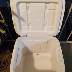 Blue and White Igloo Cooler with Cup Holders (4) and Wheels