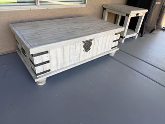 Cocktail Table & End Table - Carynhurst Lift Top