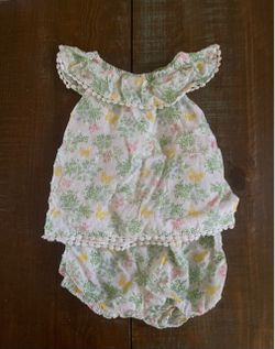 Baby girl outfit size 9 months🦋