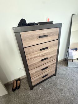 Dresser and TVStand- *2 pictures