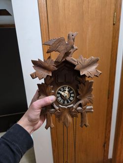 Oak dove cuckoo clock