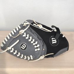Wilson Youth Right Handed Baseball Glove 