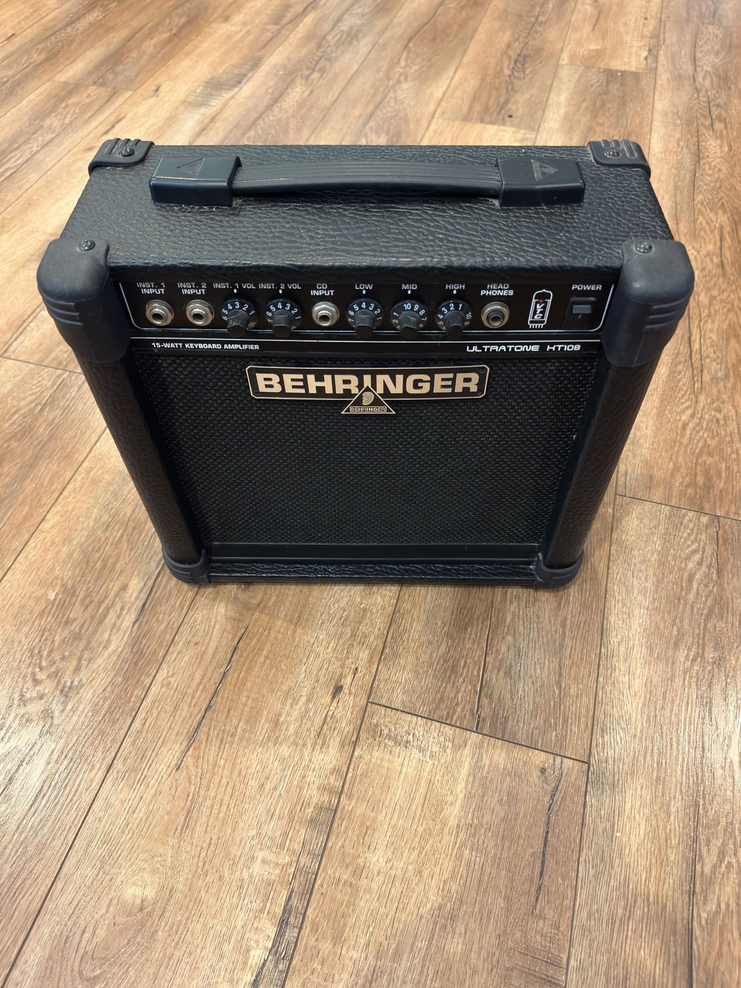 Behringer Ultratone KTB108 Keyboard Amplifier 15 Watts 