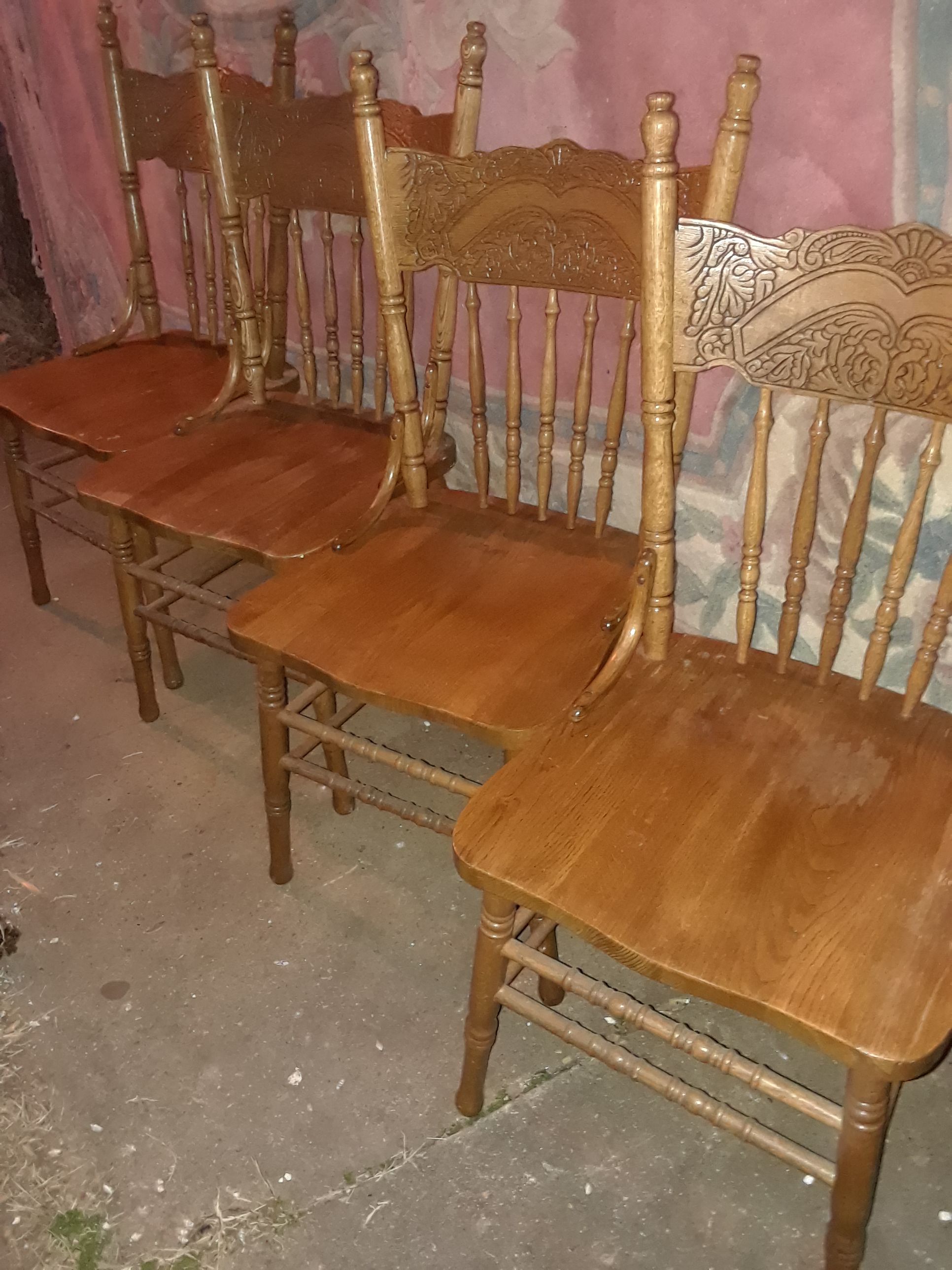 4 Dining Room Medium Oak Chairs