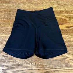 Aerie Offline Crossover 3” Black Bike Short Size Medium 