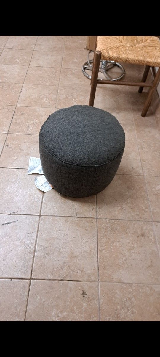 New Small Ottoman See Pictures For Dimensions