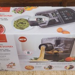 EMERIL LAGASSE Pasta & Beyond, Automatic Pasta, Juice and Frozen Desserts Maker 8 Pasta Shaping Discs, Black