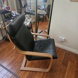 Black chair 