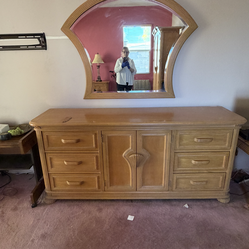 6 piece bedroom set going for $100 a piece