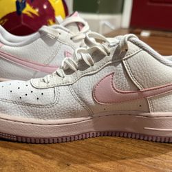 Nike AIR FORCE 1 (GS) WHITE/PINK FOAM Size 7y