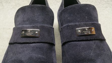 Gucci Logo Plate Blue Suede Loafer 8.5 M in Excellent Condition