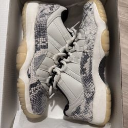 Jordan 11 Low Snakeskin 6y/6m/7.5w