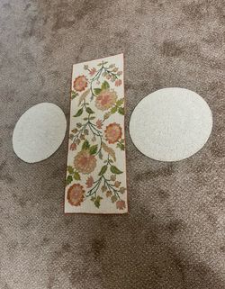 3 piece set of high quality beaded floral table runner with 2 round placemats details in the photo pickup Gaithersburg md20877