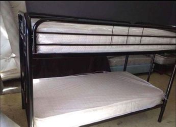 Twin/Twin Bunkbed