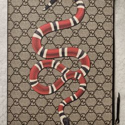 New Authentic Gucci 473904 Bestiary GG Supreme with Kingsnake Large Pouch