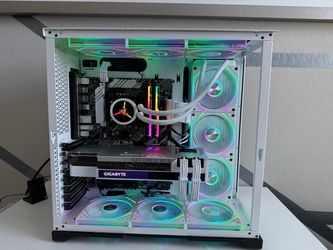 White Gaming PC
