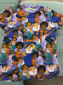 Encanto cakeworthy T-shirt size M