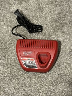 Milwaukee M12 Charger