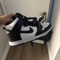 WORN hightop nike panda dunks Women’s 10 Men’s 8.5