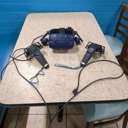 HTC Vive Pro w/ Controllers & Base Stations