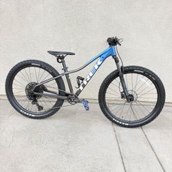 (XXS)26” Trek Marlin 8 SRAM 1X 12-Speed Mountain Bike Hydraulic Brakes Maxxis - Ready to Ride