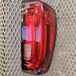 Gmc Sierra  Passenger Right Tail Light Oem  22 To 26 Full Led Lid 