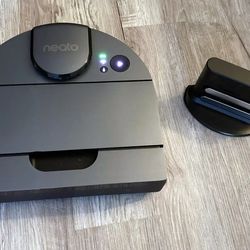 Neato D10 Robot Vacuum In Excellent Condition. Includes vacuum, charging dock, original box, extra filter & original manual