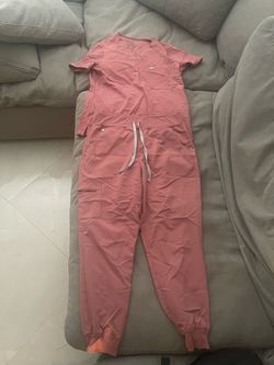Figs uniform 3 sets (like new)