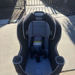 2 Baby Car Seats 