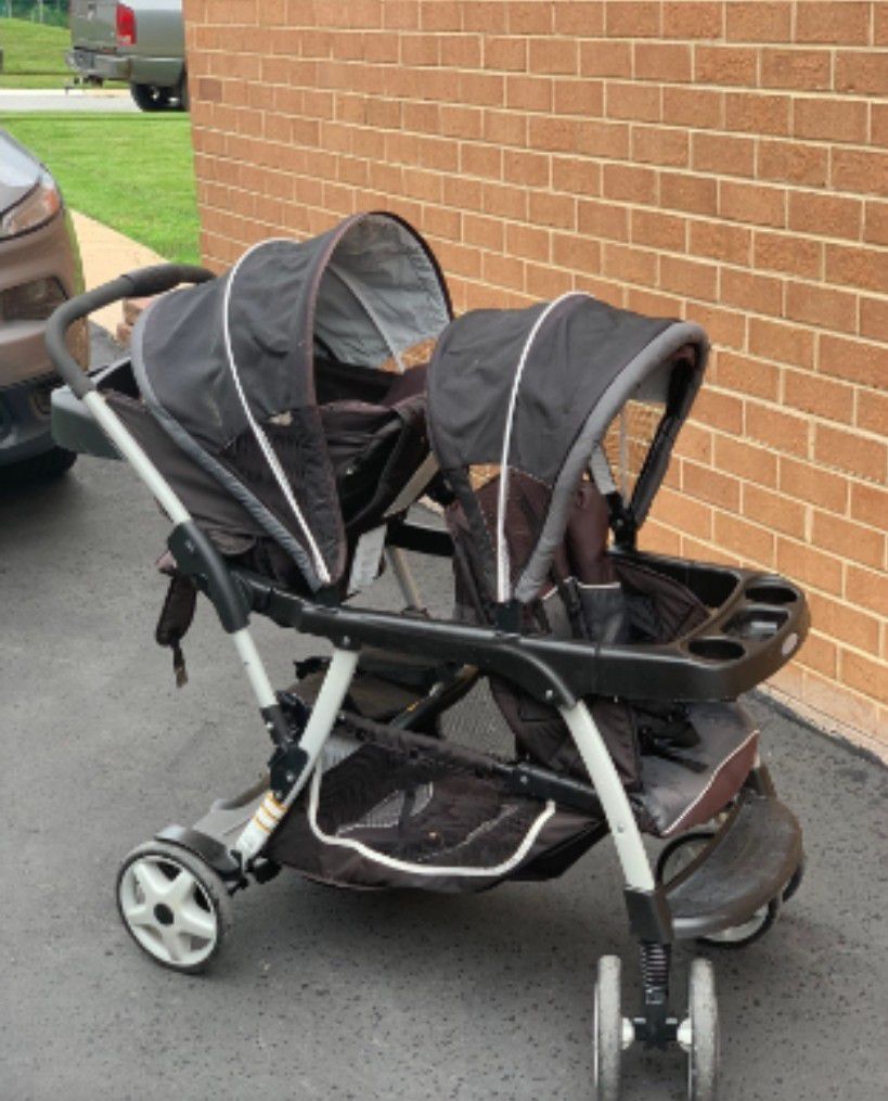 Double Stroller Excellent Condition 