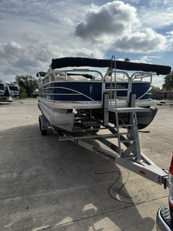 2017 Sun tracker 20 ft fishing barge