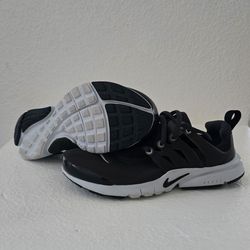 Nike Presto (GS) Athletic Sneakers black size 4 Youth