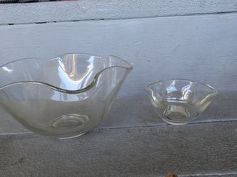 Vintage glass wavy bowls