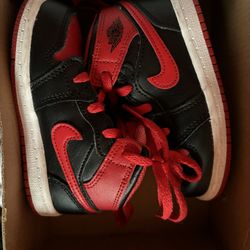 Jordan 1 Mid 