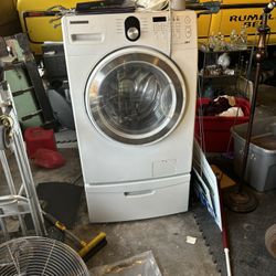 Working Washer With Pedestel