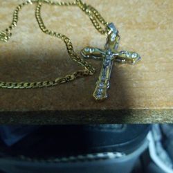 22 Inch 18k Gold Plated Cuban Link Chain With 2 Inch Cross Really Nice New