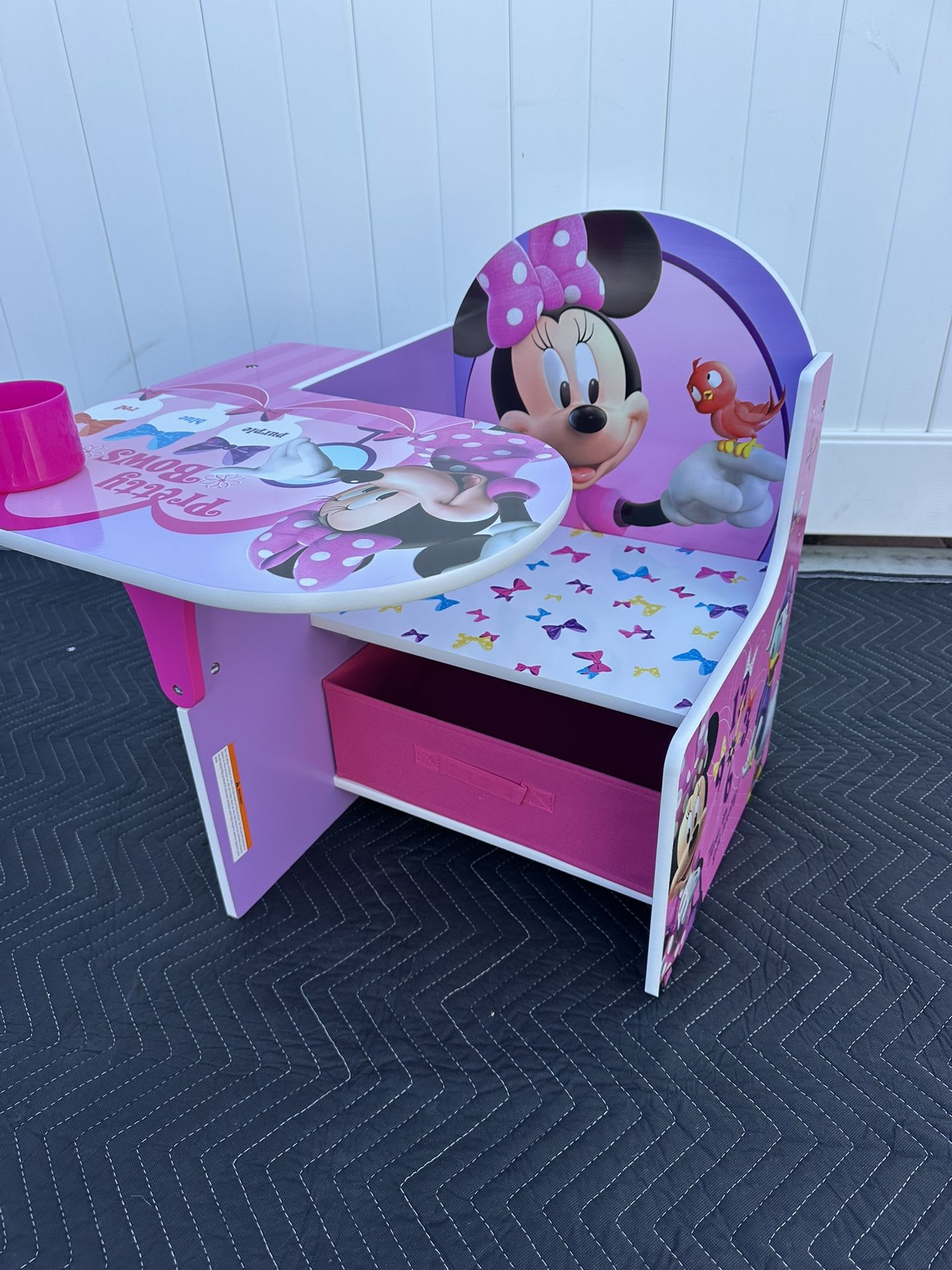 Brand New Minnie Mouse Kids Desk W/storage (Not built)
