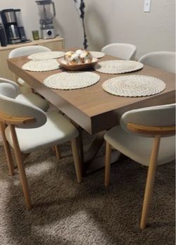 Rectangular dining room table