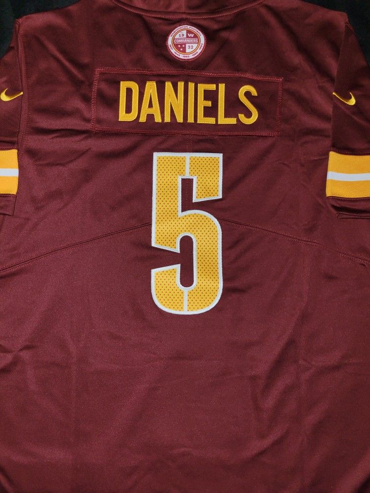 COMMANDERS Jayden Daniels jerseys (L, 2XL)