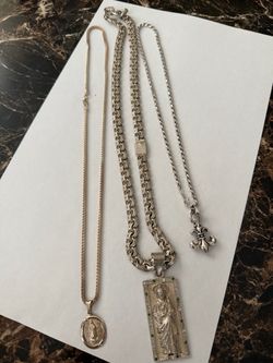 Tres cadenas con medalla de plata