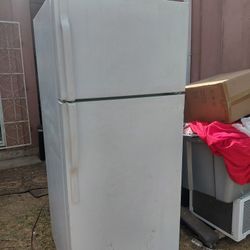 GE Refrigerator 