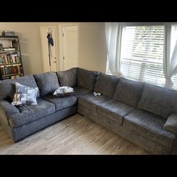 SECTIONAL COUCH $400