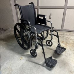 Wheelchair w/ Feet Rests